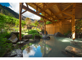 酒店穂高　男性露天温泉 / Garden-style open-air bath(men's)